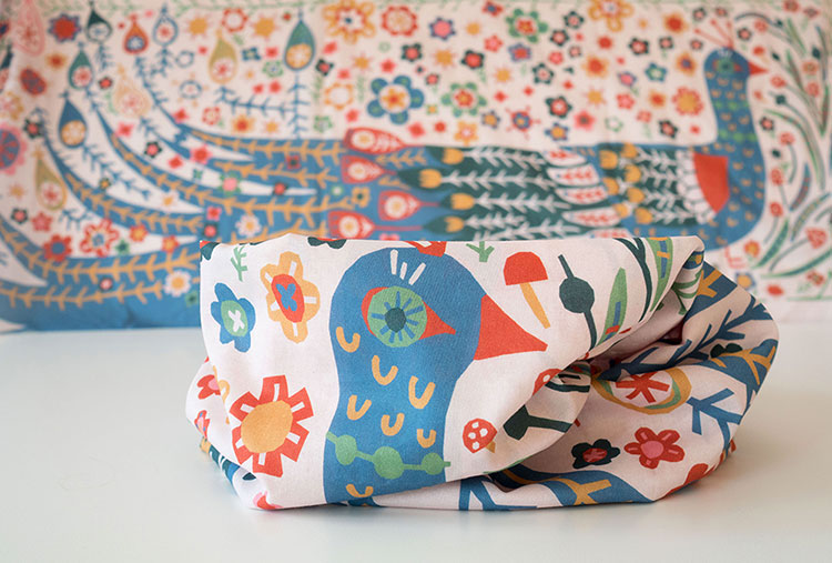 Filou Loop mit Pfau - aus dem neuen Panel Voile schnell genäht!